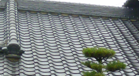 30年後の粘土瓦（色が殆ど変わっていません）